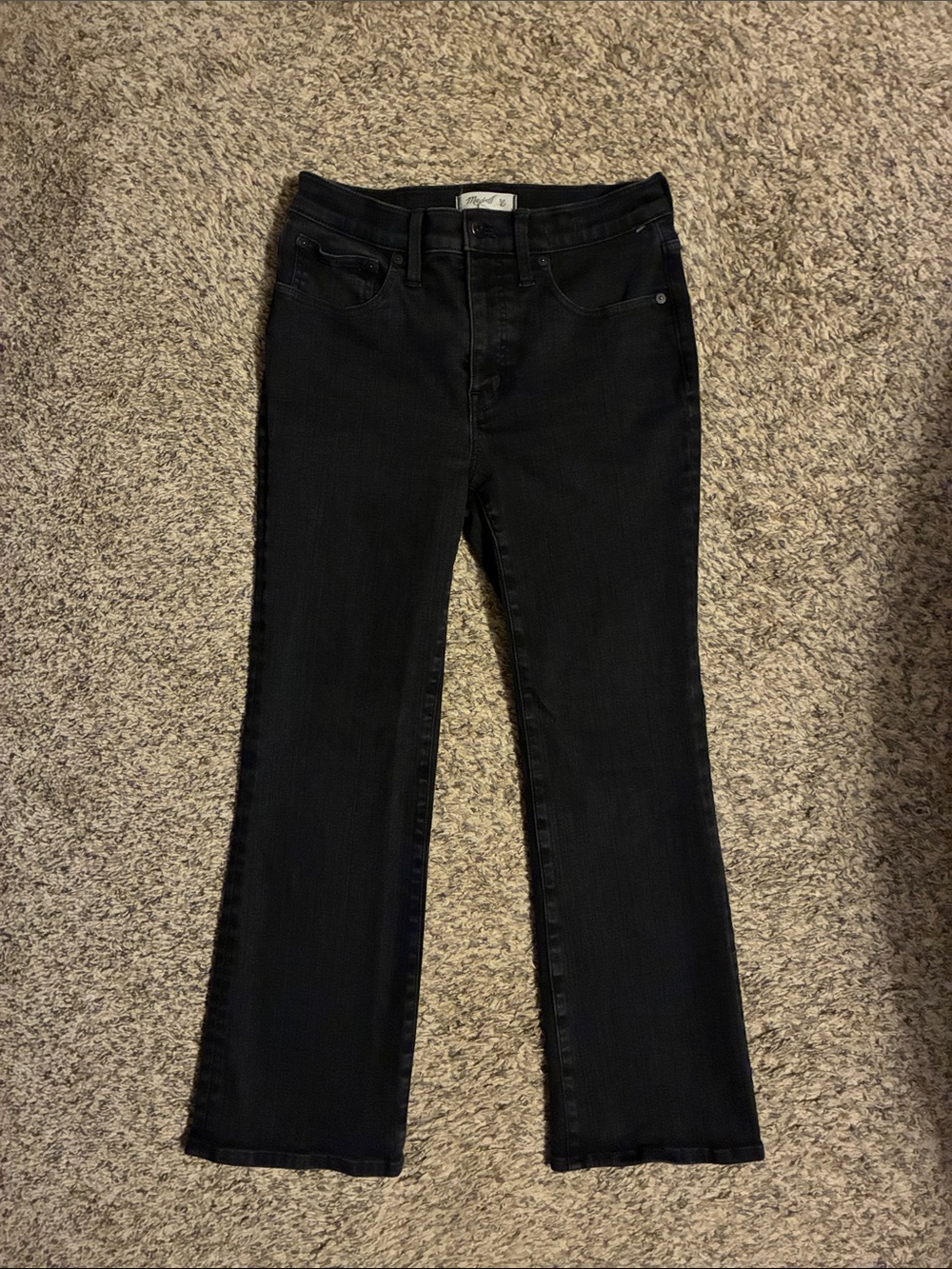 Madewell mid-rise kick out jeans —size 28